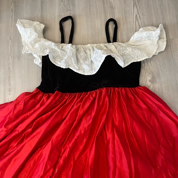 Little Red Riding Hood Adult Costume (Dress & Apron) - Picture 9 of 9